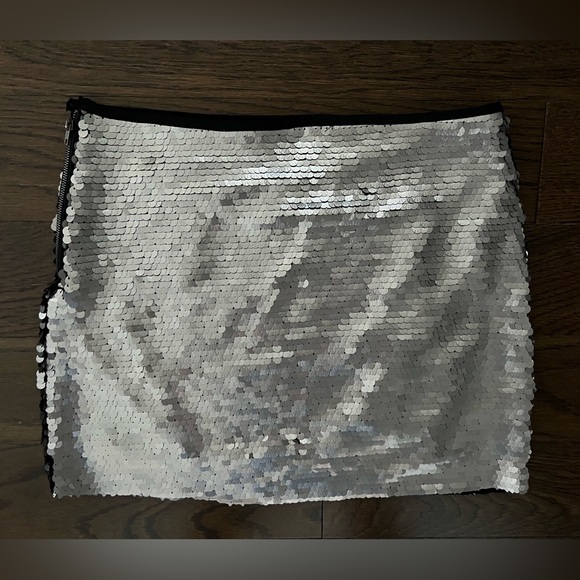 Zara Sequin Mini Skirt. Silver. Size US Small. - Picture 2 of 2